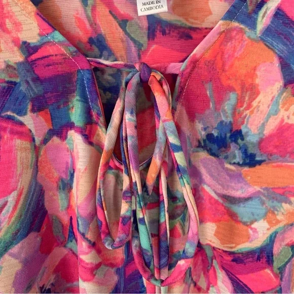 Dear Scarlett (M) Vibrant Floral Blouse in Pink and Blue - Picture 3 of 6